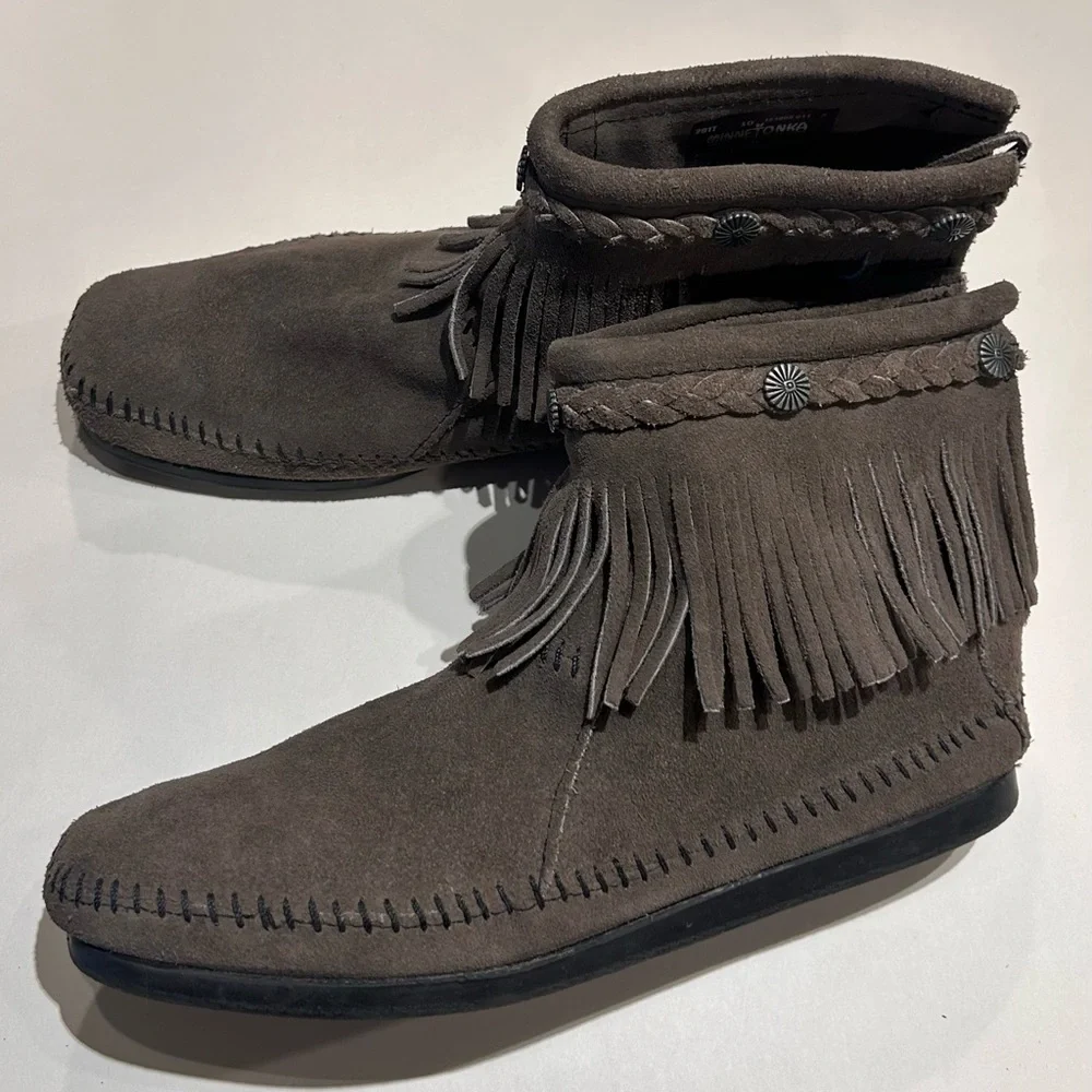 Minnetonka Fringe Suede Ankle Boots in Dark Gray size 10 boho western festival